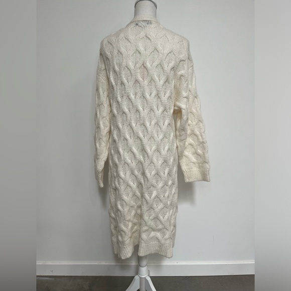 Love Tree NWT Cream Knee Length Sweater size M - Picture 2 of 7